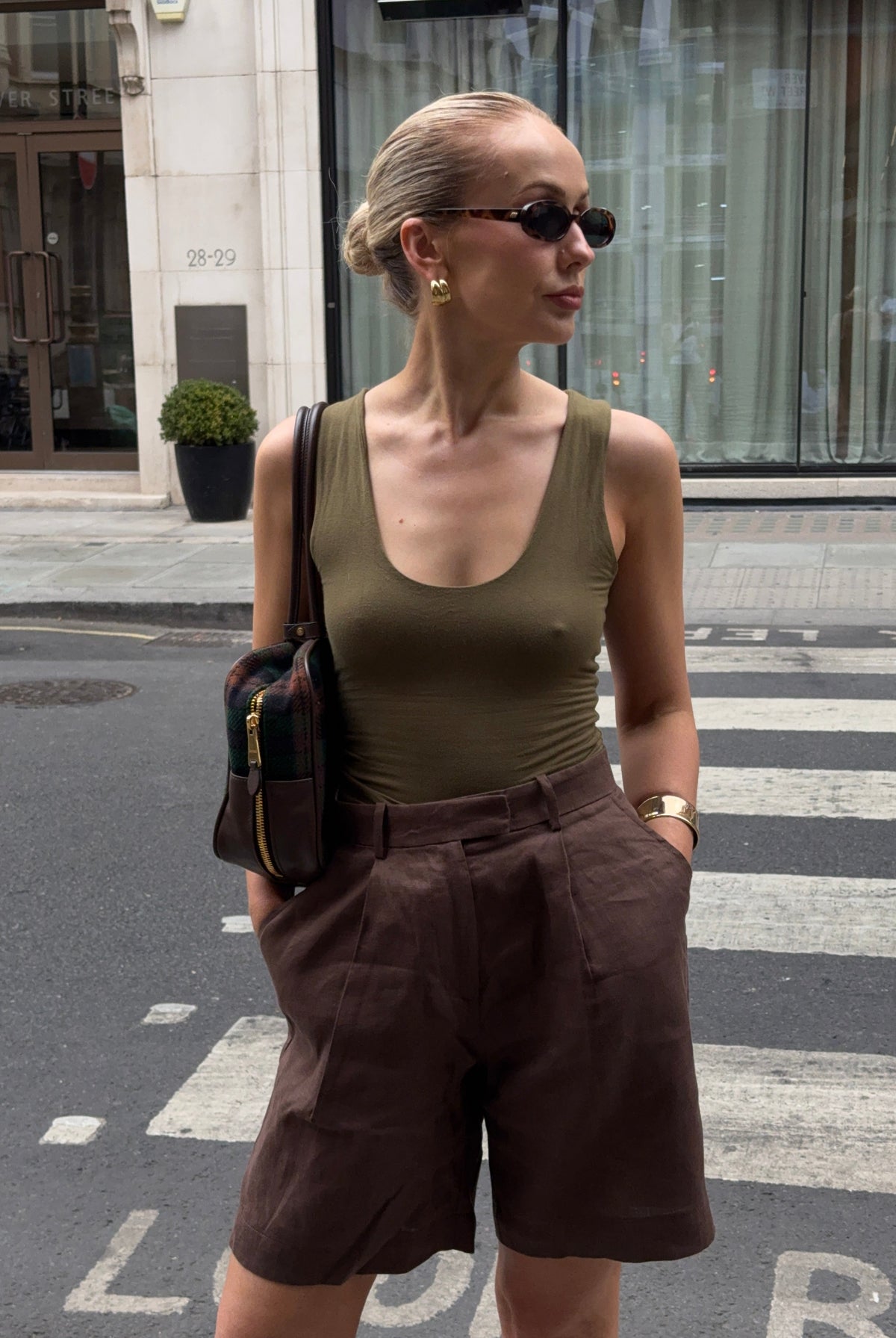 The Linen Leo Shorts in Walnut FUCHSIA SHAW