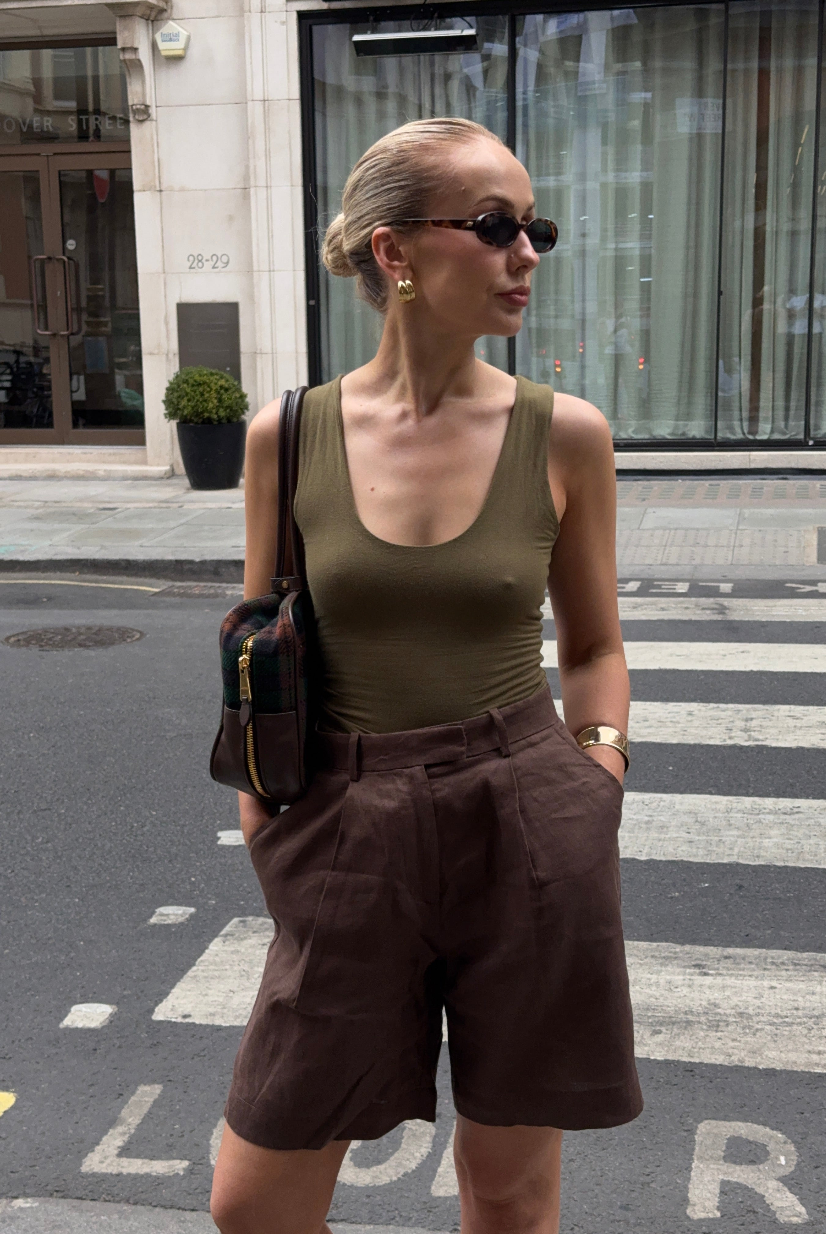 The Linen Leo Shorts in Walnut FUCHSIA SHAW