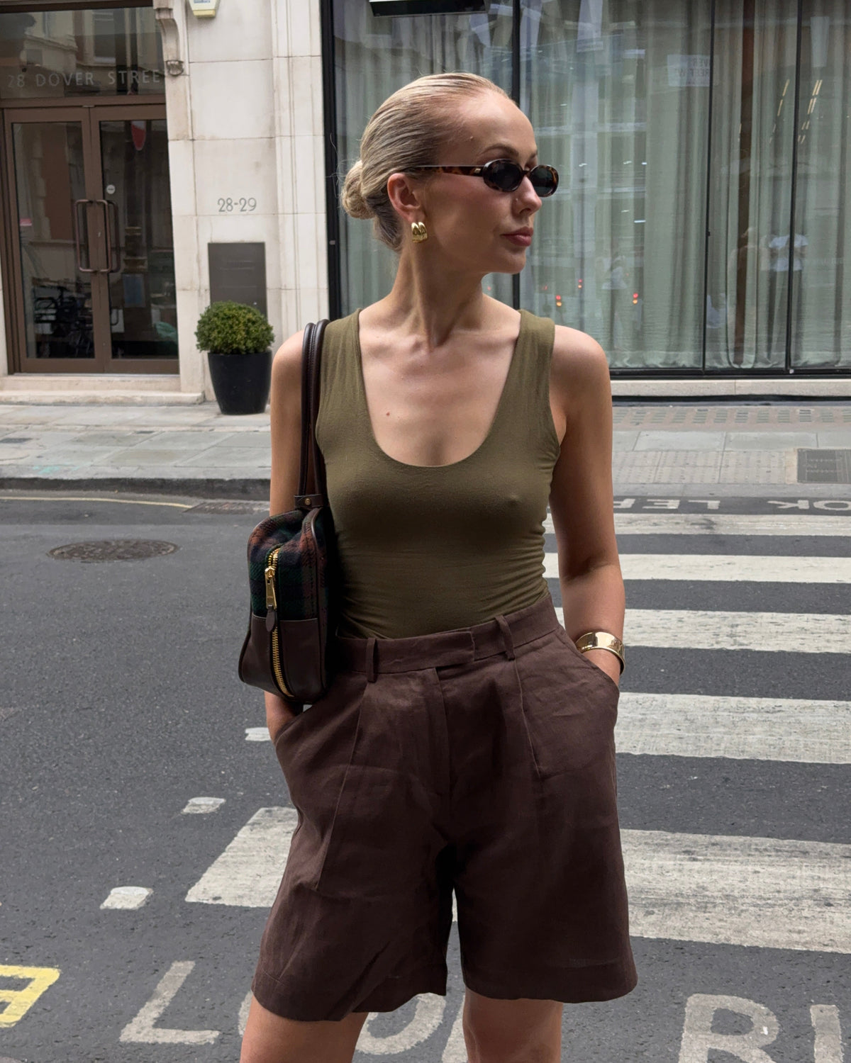 The Linen Leo Shorts in Walnut FUCHSIA SHAW